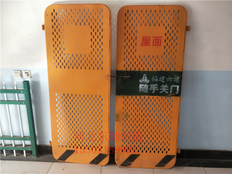 施工電梯安全門 施工電梯安全門
